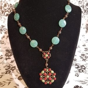 Avon green and red necklace jr3